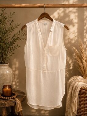 KISMET White Sleeveless Shirt Womens Medium Polyester with Slits on Each Side